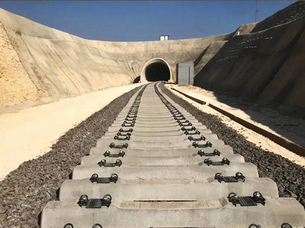 Saatte 200 kilometre hıza ulaşacak trenlerle iki şehir arası 2 saate düşecek 2